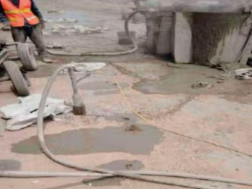 成都水泥混凝土路面板底注浆技术 路面脱空注浆整治方案