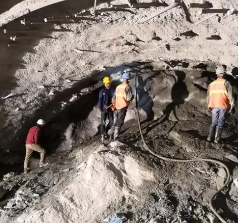 成都拱顶带模注浆料的施工流程及注意事项